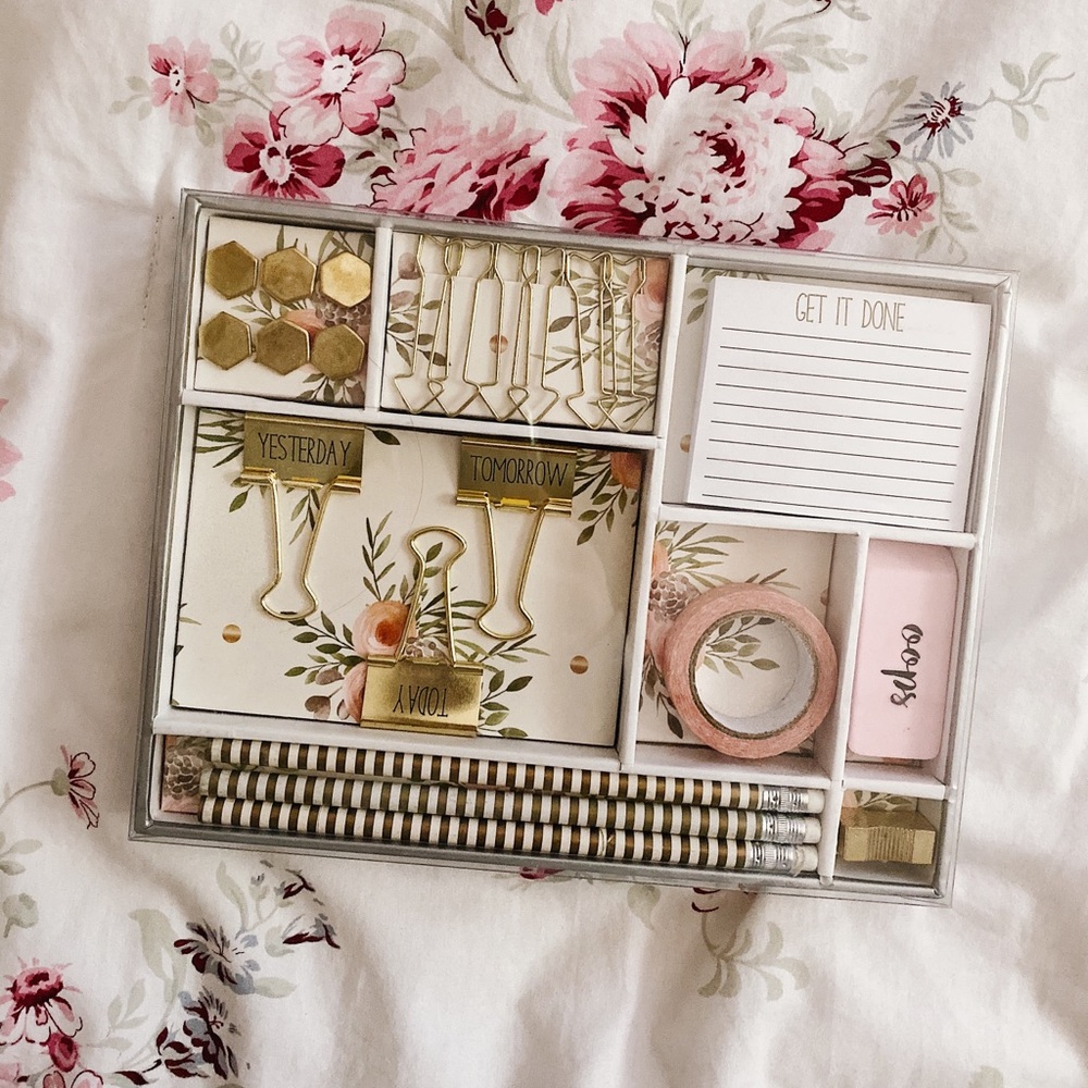 Super cute stationary set